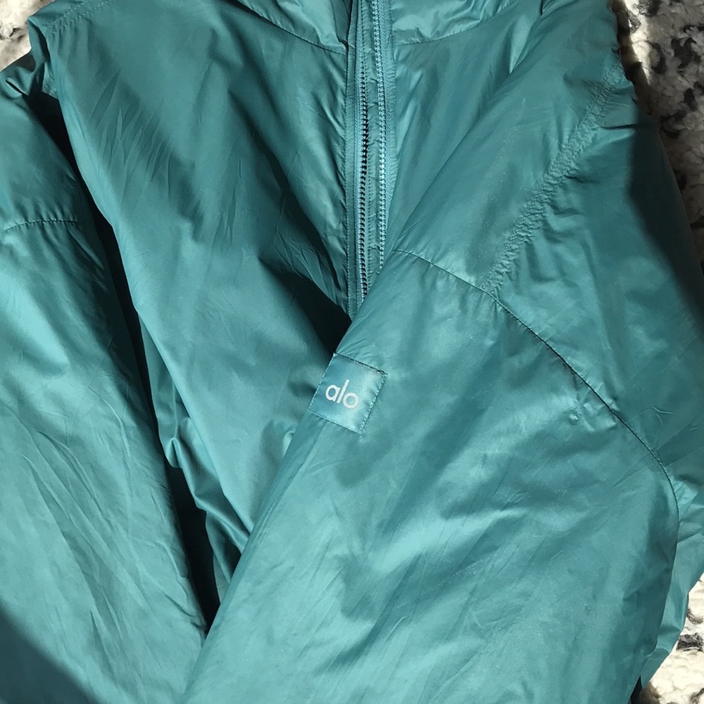 Alo Latitude Light Weight 1/2 Zip Pullover Jacket, Winter Ivy - Picture 13 of 16